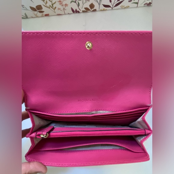 Michael Kors wallet - Picture 3 of 3